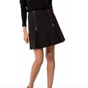 Kit and Ace Elina Black Pleated Skirt Zipper Detail Women's Size 6